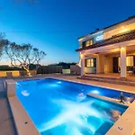 Villa Danica *